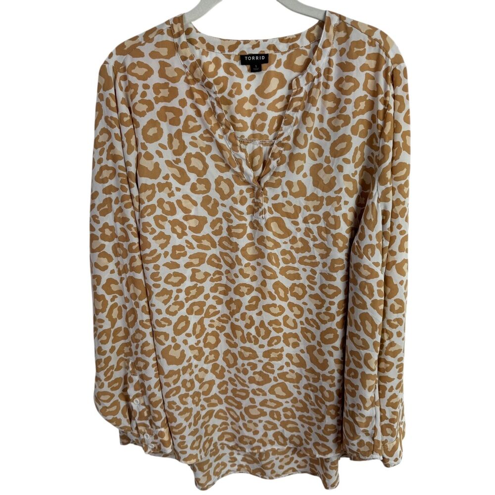 Torrid Women's Top Size 1/1X Beige Cheetah Print Long Sleeves